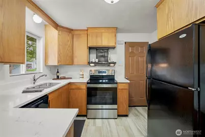 8811 187th Street NE, Bothell, WA 98011 - Photo 10