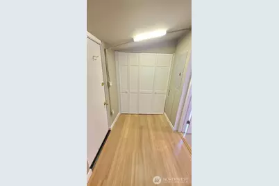 5621 Brooklyn Avenue NE, Seattle, WA 98105 - Photo 16