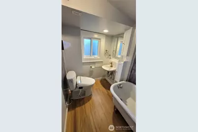 5621 Brooklyn Avenue NE, Seattle, WA 98105 - Photo 14