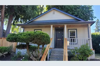 5621 Brooklyn Avenue NE, Seattle, WA 98105 - Photo 2