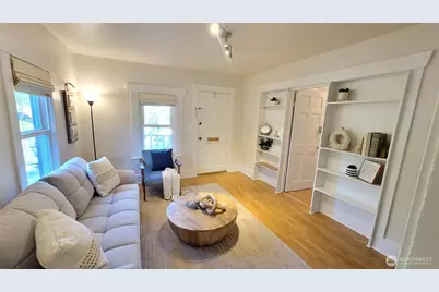 5621 Brooklyn Avenue NE, Seattle, WA 98105 - Photo 4