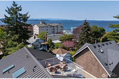 2443 55th Avenue SW #2A, Seattle, WA 98116 - Photo 1