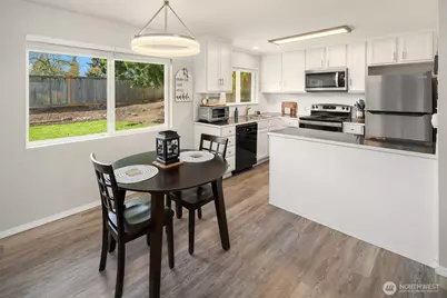 1067 Anacortes Avenue NE, Renton, WA 98059 - Photo 6