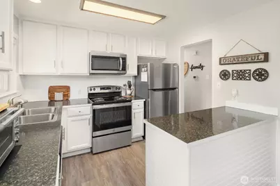 1067 Anacortes Avenue NE, Renton, WA 98059 - Photo 8