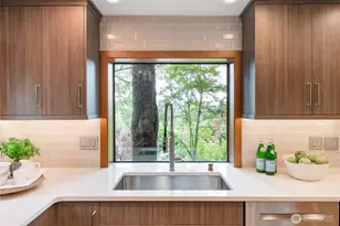 5100 NE 55th St, Seattle, WA 98105 - Photo 8