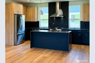 6905 42nd Avenue S #B, Seattle, WA 98118 - Photo 2