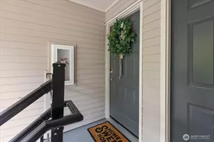 10822 E Riverside Dr, Bothell, WA 98011 - Photo 4