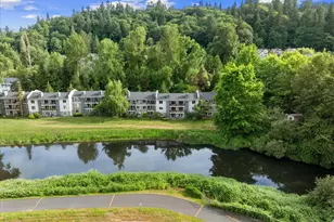 10822 E Riverside Dr, Bothell, WA 98011 - Photo 32