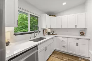 10822 E Riverside Dr, Bothell, WA 98011 - Photo 10