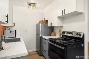 4111 Whitman Ave N, Seattle, WA 98103 - Photo 10