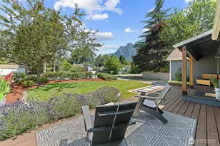 325 NE 4th St, North Bend, WA 98045 - Photo 2
