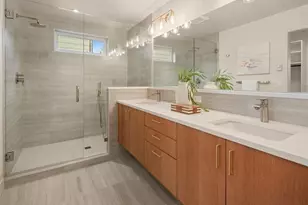 454 NE 40th St, Seattle, WA 98105 - Photo 22