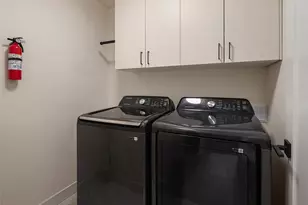 454 NE 40th St, Seattle, WA 98105 - Photo 32