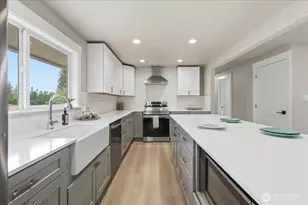 1724 N Narrows Dr, Tacoma, WA 98406 - Photo 12
