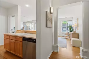 10045 NE 1st St, Bellevue, WA 98004 - Photo 14