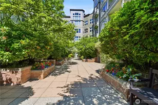 10045 NE 1st St, Bellevue, WA 98004 - Photo 28