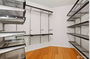10045 NE 1st St, Bellevue, WA 98004 - Photo 20