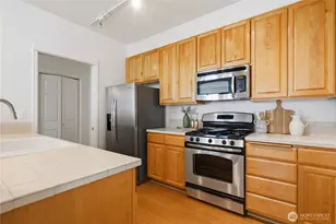 10045 NE 1st St, Bellevue, WA 98004 - Photo 12