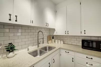 4725 15th Avenue NE #16, Seattle, WA 98105 - Photo 16