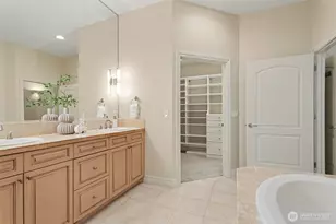 10398 NE 17th St, Bellevue, WA 98004 - Photo 12