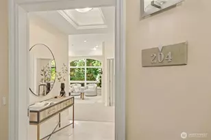 10398 NE 17th St, Bellevue, WA 98004 - Photo 2