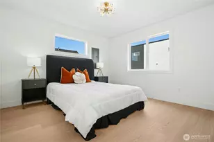 9240 Dayton Ave N, Seattle, WA 98103 - Photo 16