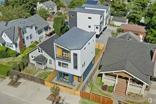 9240 Dayton Ave N, Seattle, WA 98103 - Photo 32
