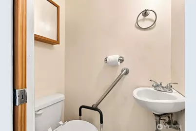803 S 10th Street, Mount Vernon, WA 98274 - Photo 14