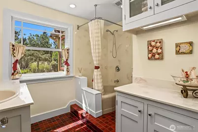 7047 27th Avenue NW, Seattle, WA 98117 - Photo 18