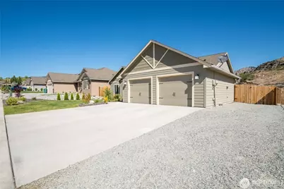 1041 Sunny Brooke Lane, Chelan, WA 98816 - Photo 2