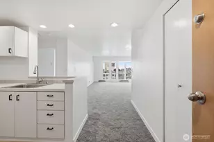 121 Vine St, Seattle, WA 98121 - Photo 16