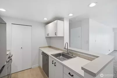 121 Vine Street #2004, Seattle, WA 98121 - Photo 6