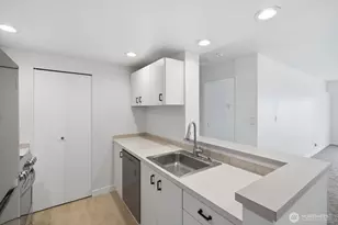 121 Vine St, Seattle, WA 98121 - Photo 6
