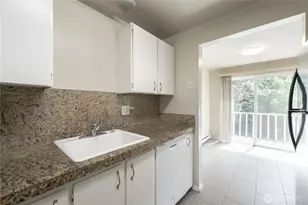 6107 NE 194th Pl, Kenmore, WA 98028 - Photo 10