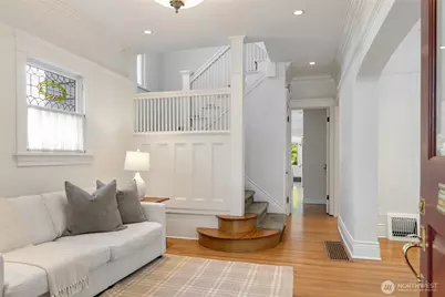 1218 3rd Avenue W, Seattle, WA 98119 - Photo 2