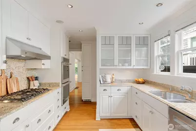 1218 3rd Avenue W, Seattle, WA 98119 - Photo 8