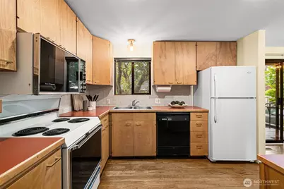 2315 26th Avenue E, Seattle, WA 98112 - Photo 6