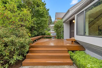 2315 26th Avenue E, Seattle, WA 98112 - Photo 2