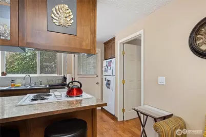 947 N 163rd Street, Shoreline, WA 98133 - Photo 8