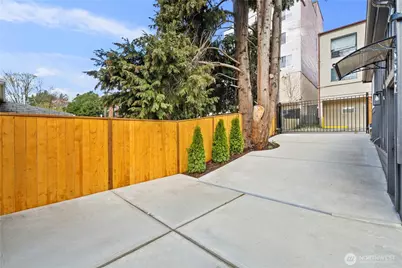 5520 Brooklyn Avenue NE, Seattle, WA 98105 - Photo 32