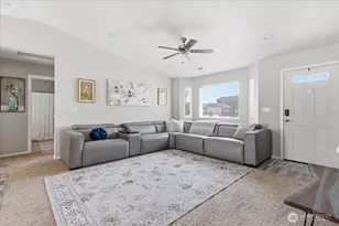 915 E Mt. Adams St, Othello, WA 99344 - Photo 2