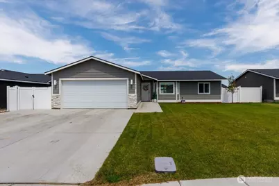 915 E Mt. Adams Street, Othello, WA 99344 - Photo 1
