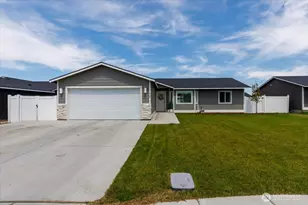 915 E Mt. Adams St, Othello, WA 99344 - Photo 1