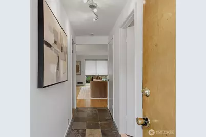 8701 35th Avenue NE #Apt 4, Seattle, WA 98115 - Photo 4