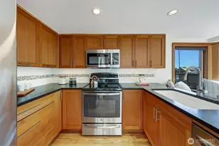 3110 Portage Bay Pl E, Seattle, WA 98102 - Photo 18