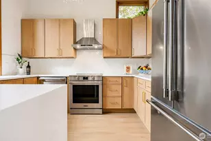 2419 Federal Ave E, Seattle, WA 98102 - Photo 8
