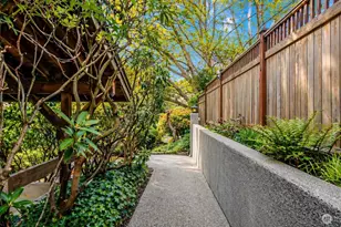 2419 Federal Ave E, Seattle, WA 98102 - Photo 26