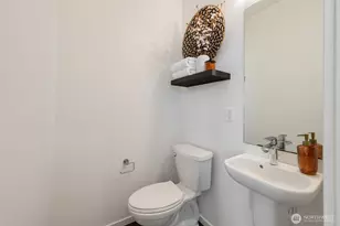 2251 14th Ave W, Seattle, WA 98119 - Photo 10