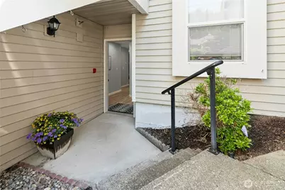 2300 Jefferson Avenue NE #E121, Renton, WA 98056 - Photo 2