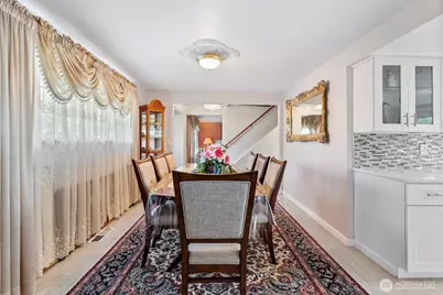 16745 Meridian Avenue N, Seattle, WA 98133 - Photo 8